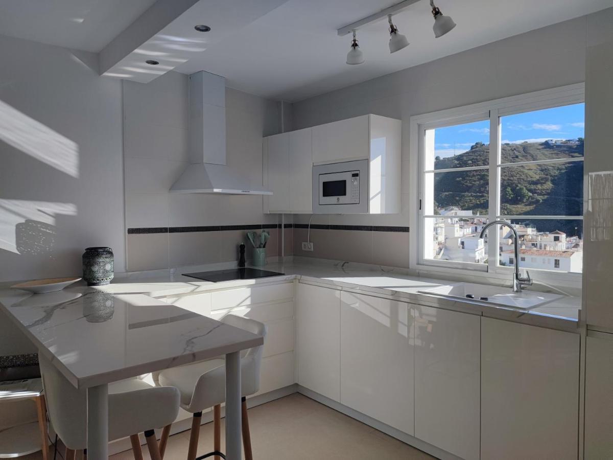 Penthouse With Hot Tub And Air Conditioning Offering Breathtaking Panoramic Mountain And Sea Views Apartment *