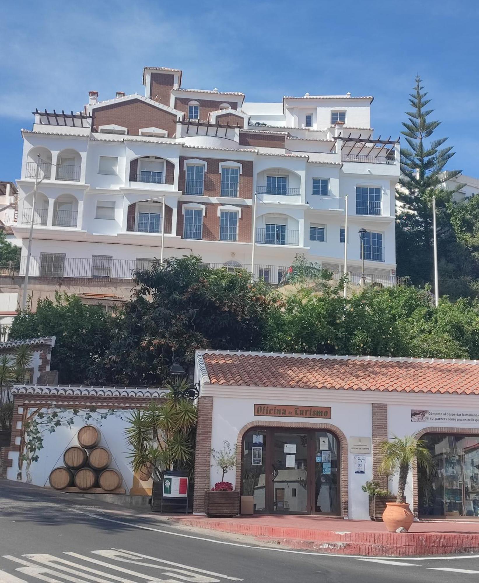 Apartment Penthouse With Hot Tub And Air Conditioning Offering Breathtaking Panoramic Mountain And Sea Views *